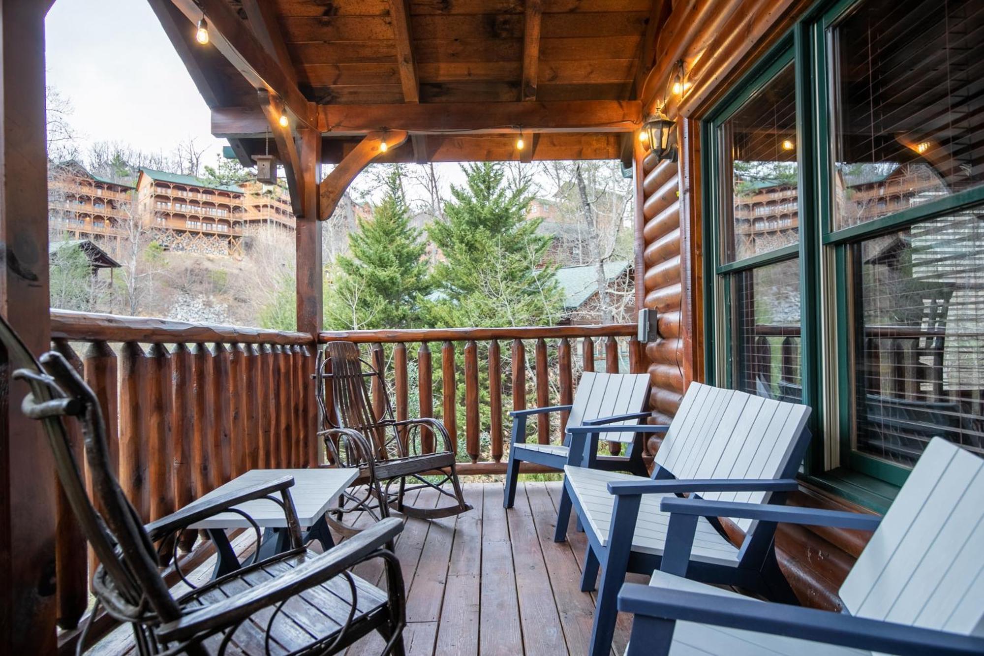 Spacious Resort Log Cabin, Easy Drive, Hot Tub, Arcade Gameroom, Mountain Vibe Gatlinburg Exterior photo