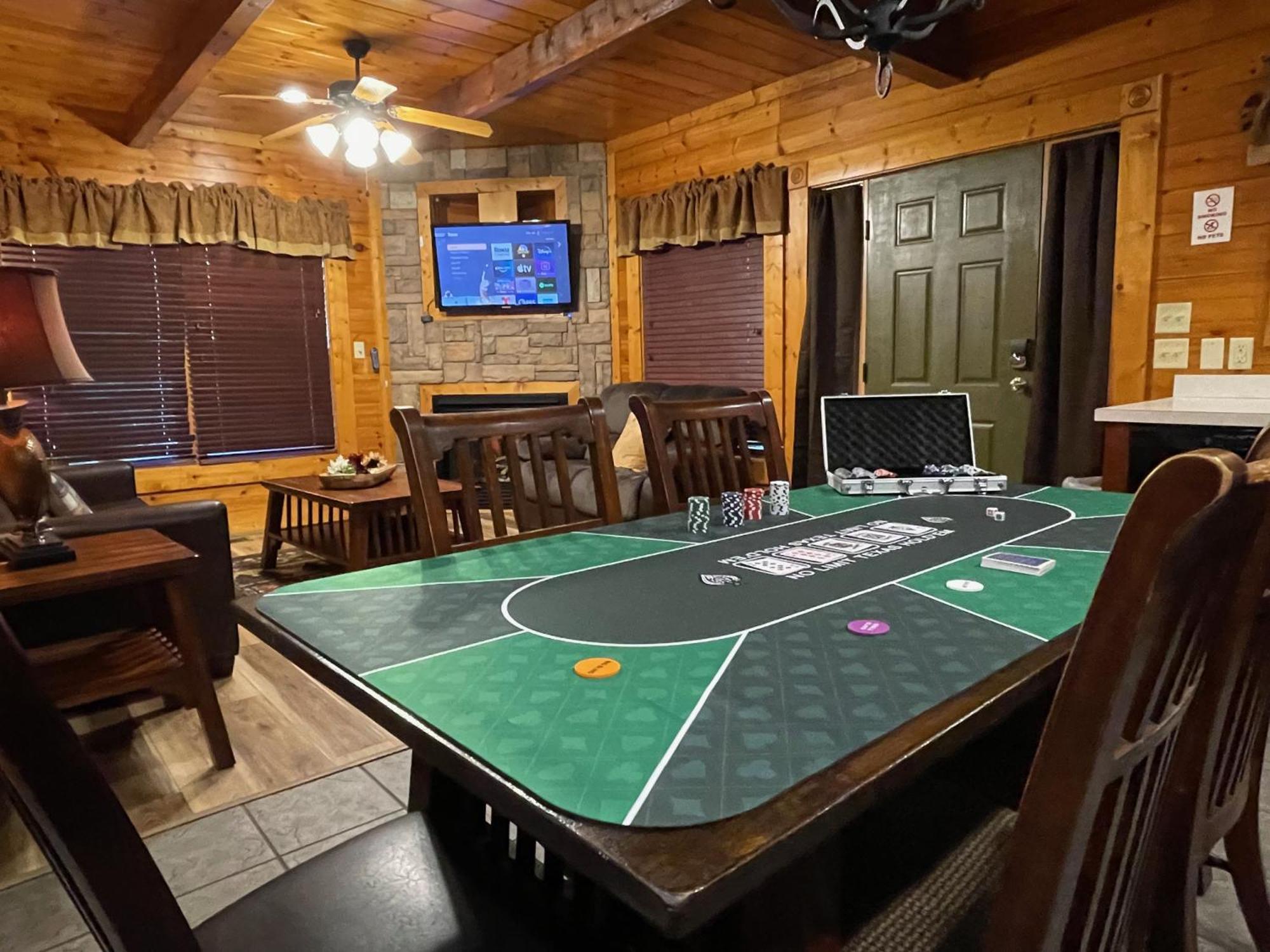 Spacious Resort Log Cabin, Easy Drive, Hot Tub, Arcade Gameroom, Mountain Vibe Gatlinburg Exterior photo