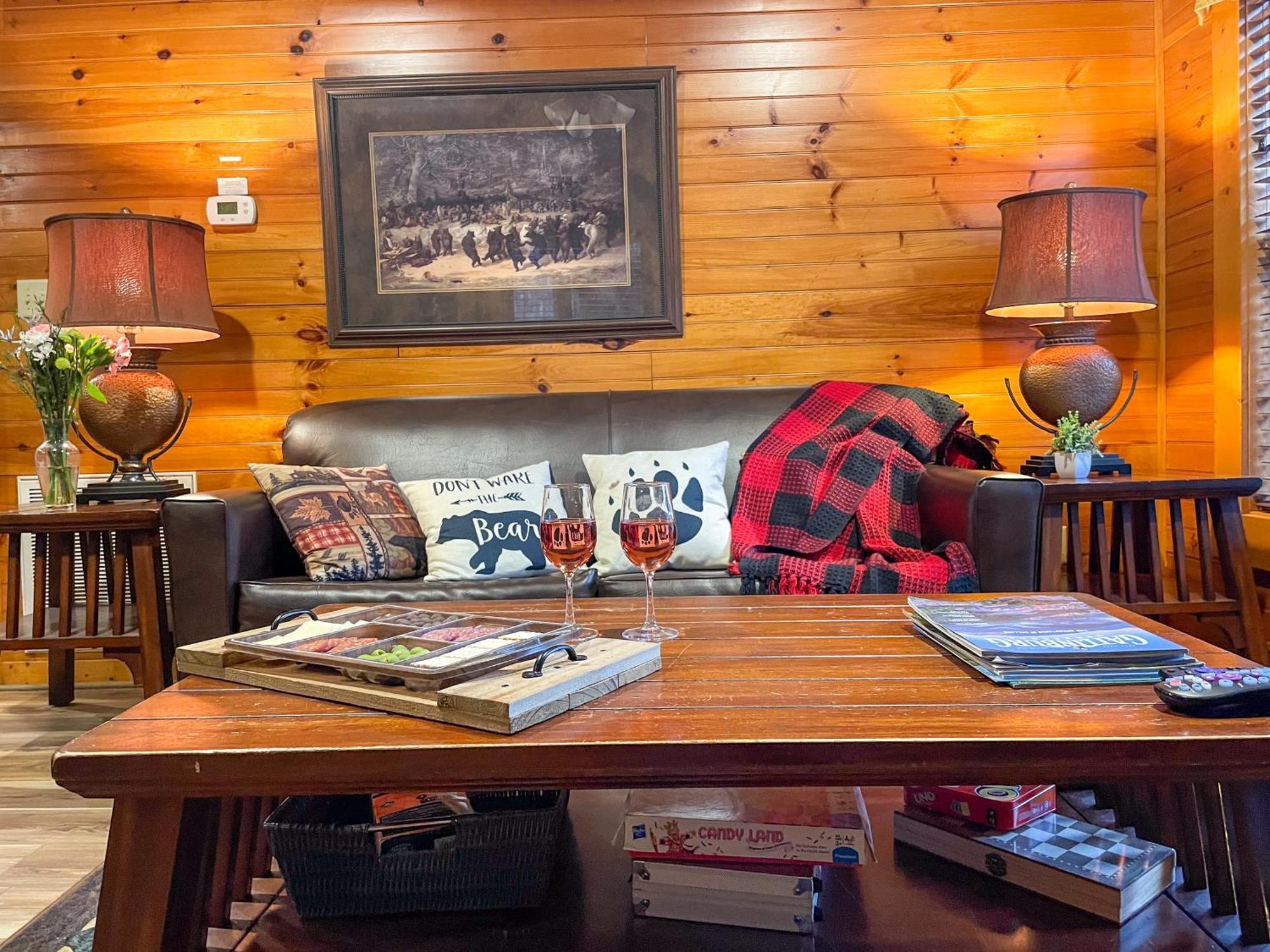 Spacious Resort Log Cabin, Easy Drive, Hot Tub, Arcade Gameroom, Mountain Vibe Gatlinburg Exterior photo